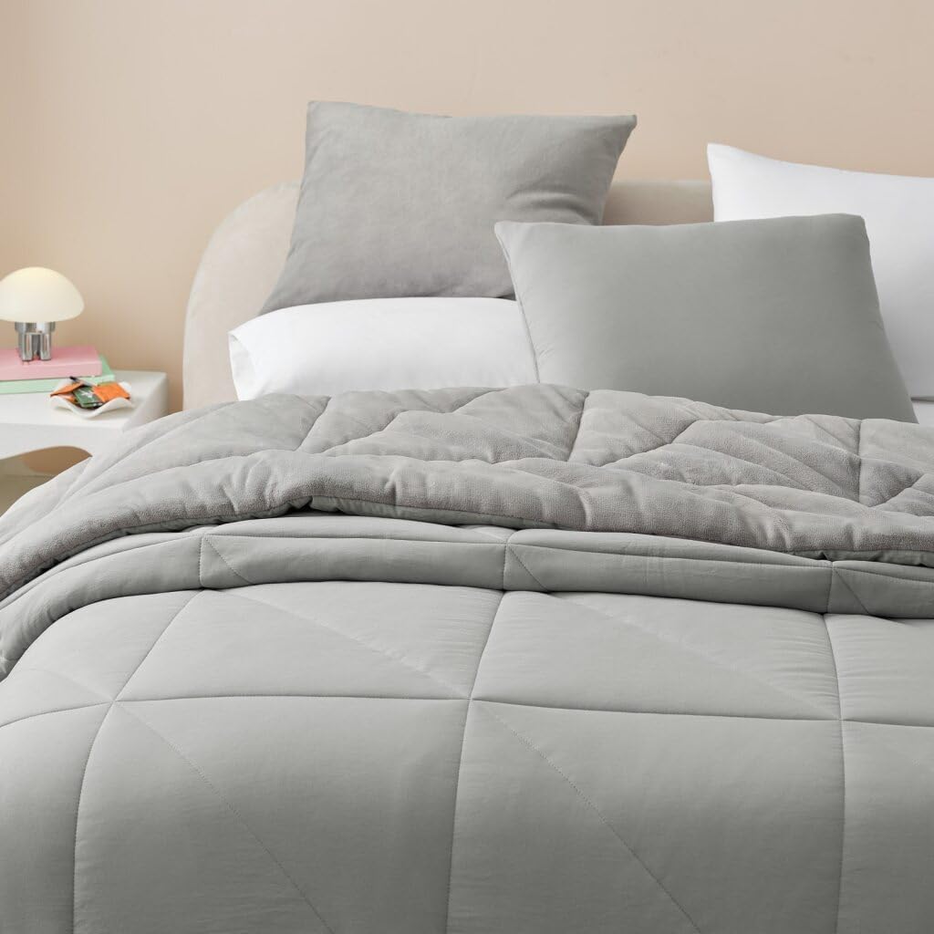 UGG Full/Queen Comforter Set – 3 Piece Luxury Reversible Plush Queen Bed Set with Down Alternative Fill, Soft Comforter Bedding Set with 2 Queen Shams for Home & Bedroom Decor, Seal Gray (Corey)