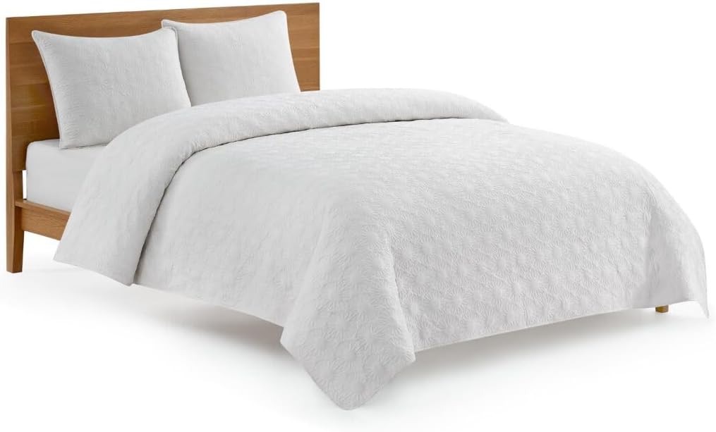 UGG Full/Queen Quilt Set with Sun Embroidery- 3 Piece Queen Bedding Set with 1 Quilt and 2 Matching Shams, Soft Lightweight Bedroom Decor & Luxury Bed Spread, White Snow (Devon)