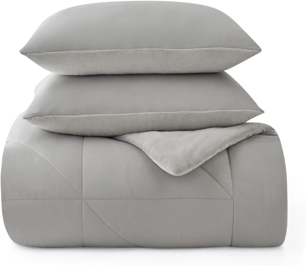 UGG Full/Queen Comforter Set – 3 Piece Luxury Reversible Plush Queen Bed Set with Down Alternative Fill, Soft Comforter Bedding Set with 2 Queen Shams for Home & Bedroom Decor, Seal Gray (Corey)