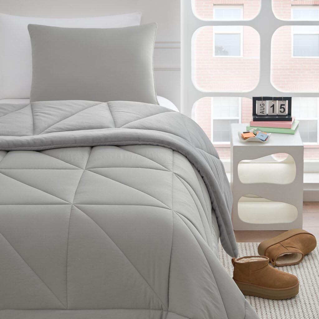 UGG Twin XL/Twin Comforter Set – 2 Piece Luxury Reversible Plush Twin Bed Set with Down Alternative Fill, Soft Comforters Bedding Set with a Pillow Sham for Home & Bedroom Decor, Seal Gray (Corey)