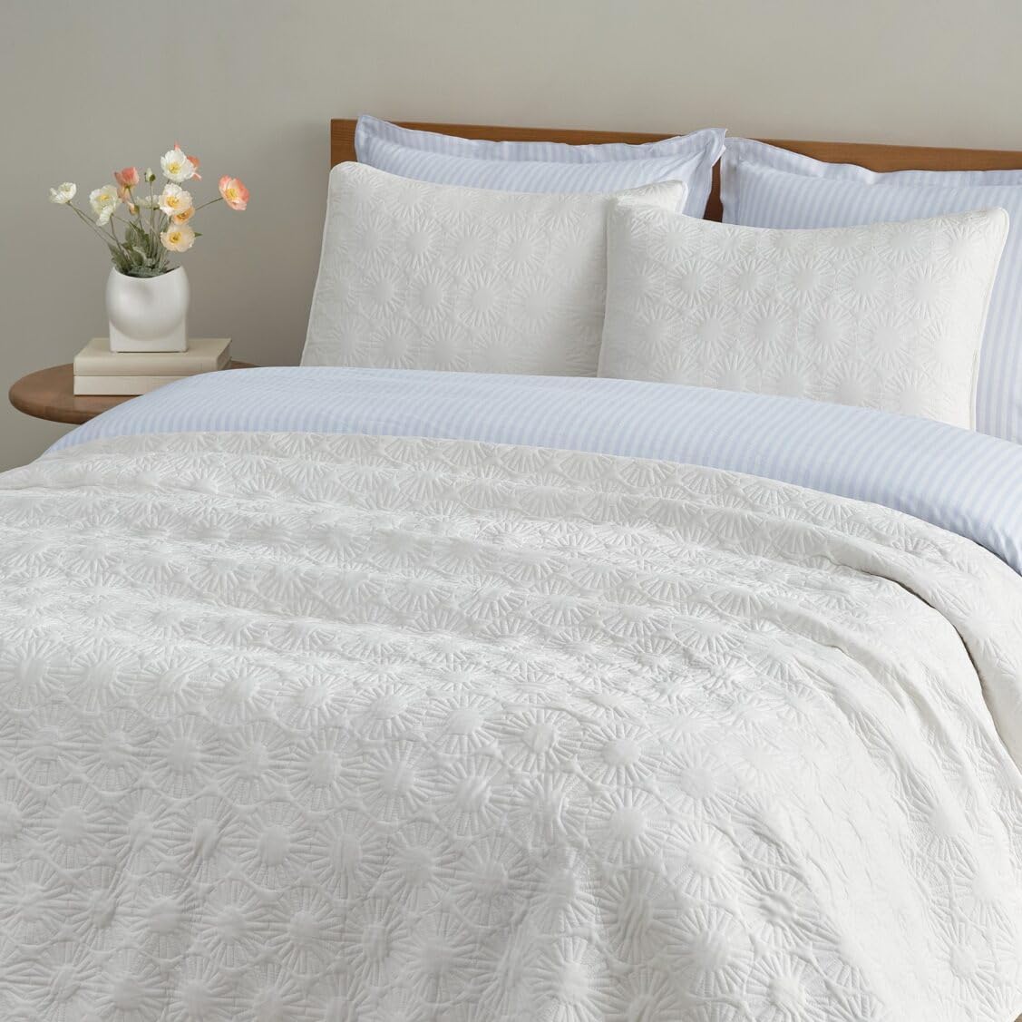 UGG Full/Queen Quilt Set with Sun Embroidery- 3 Piece Queen Bedding Set with 1 Quilt and 2 Matching Shams, Soft Lightweight Bedroom Decor & Luxury Bed Spread, White Snow (Devon)