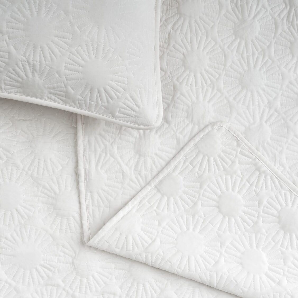 UGG Full/Queen Quilt Set with Sun Embroidery- 3 Piece Queen Bedding Set with 1 Quilt and 2 Matching Shams, Soft Lightweight Bedroom Decor & Luxury Bed Spread, White Snow (Devon)