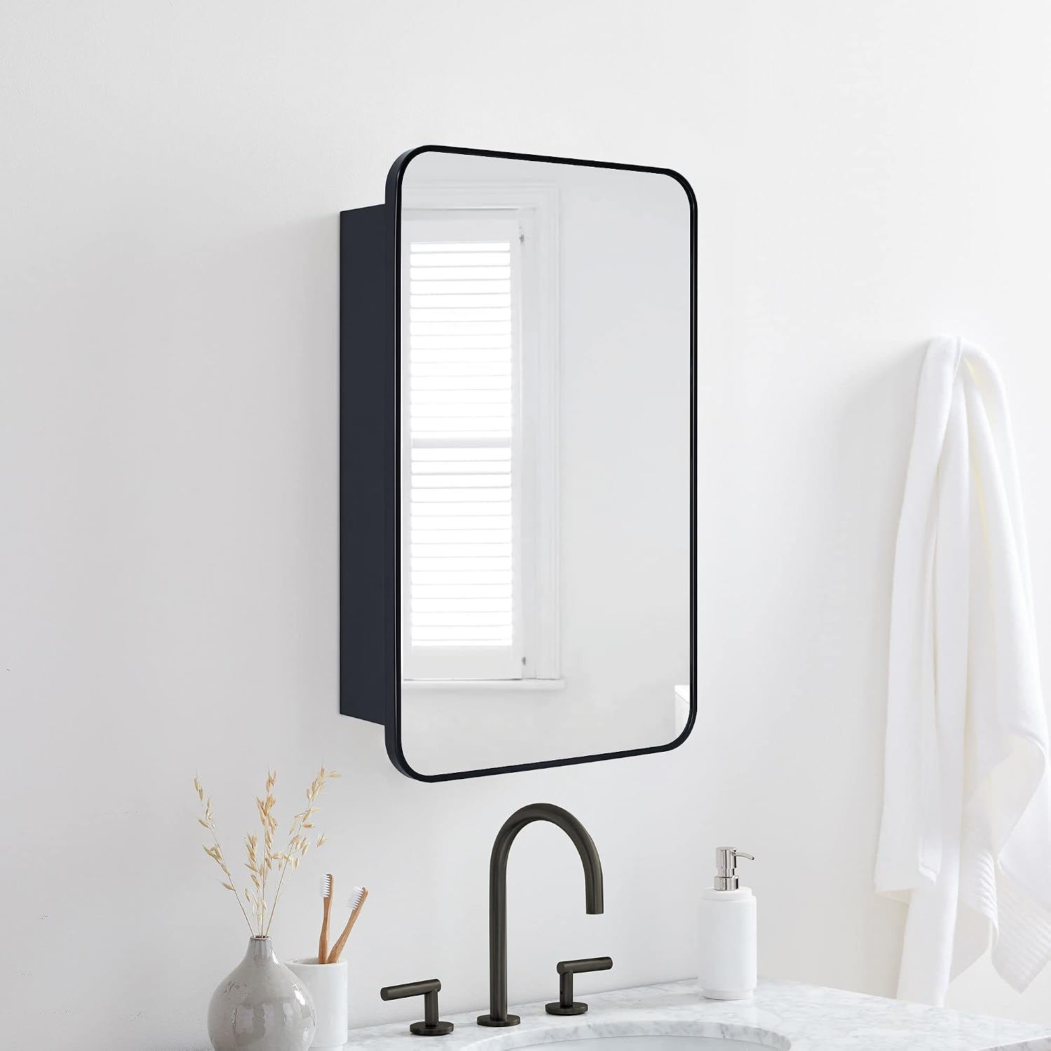 GRACTO 16.5x24 Black Recessed and Surface Mount Bathroom Medicine Cabinet with Mirror Matt Black Metal Framed Rounded Rectangle Medicine Cabinet