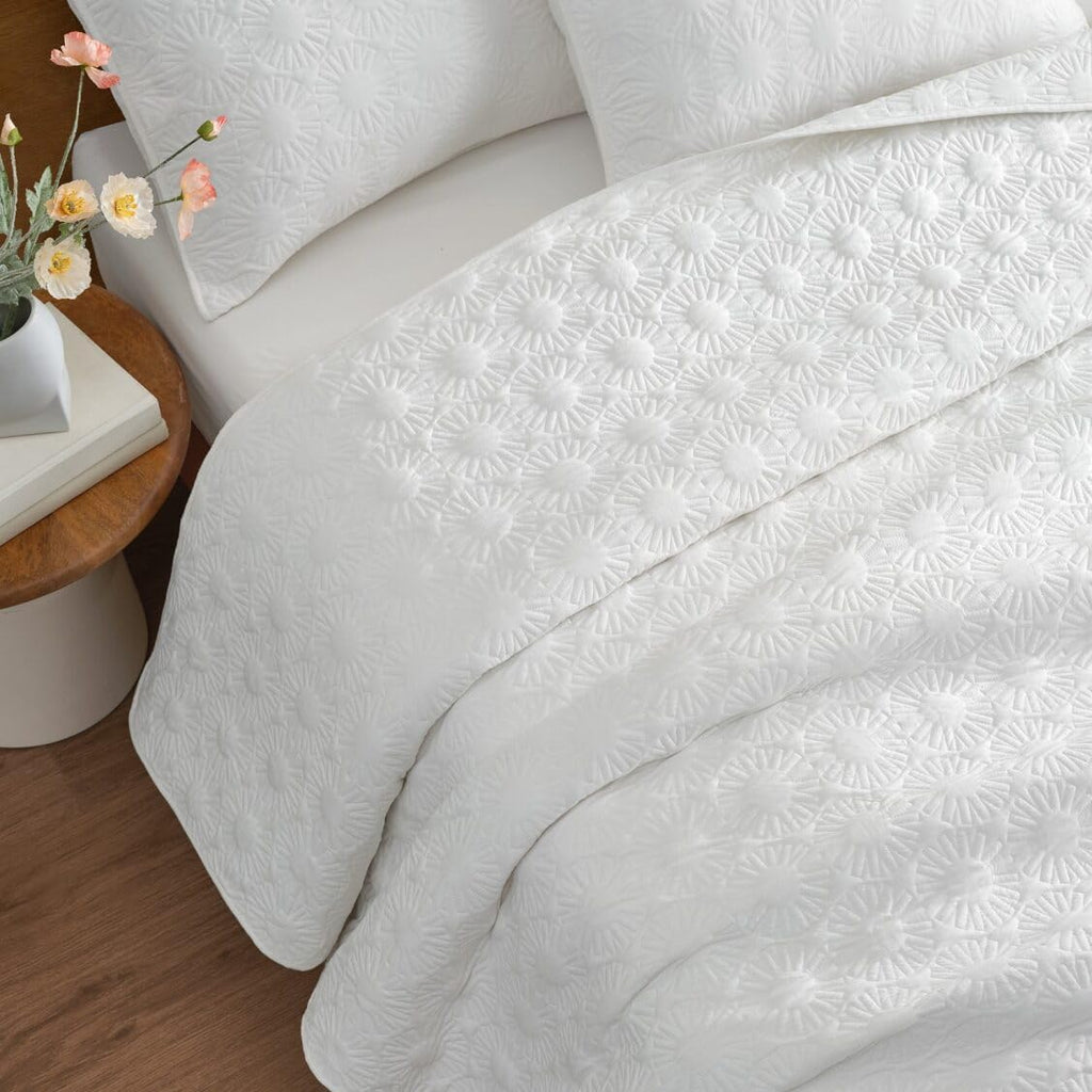 UGG Full/Queen Quilt Set with Sun Embroidery- 3 Piece Queen Bedding Set with 1 Quilt and 2 Matching Shams, Soft Lightweight Bedroom Decor & Luxury Bed Spread, White Snow (Devon)