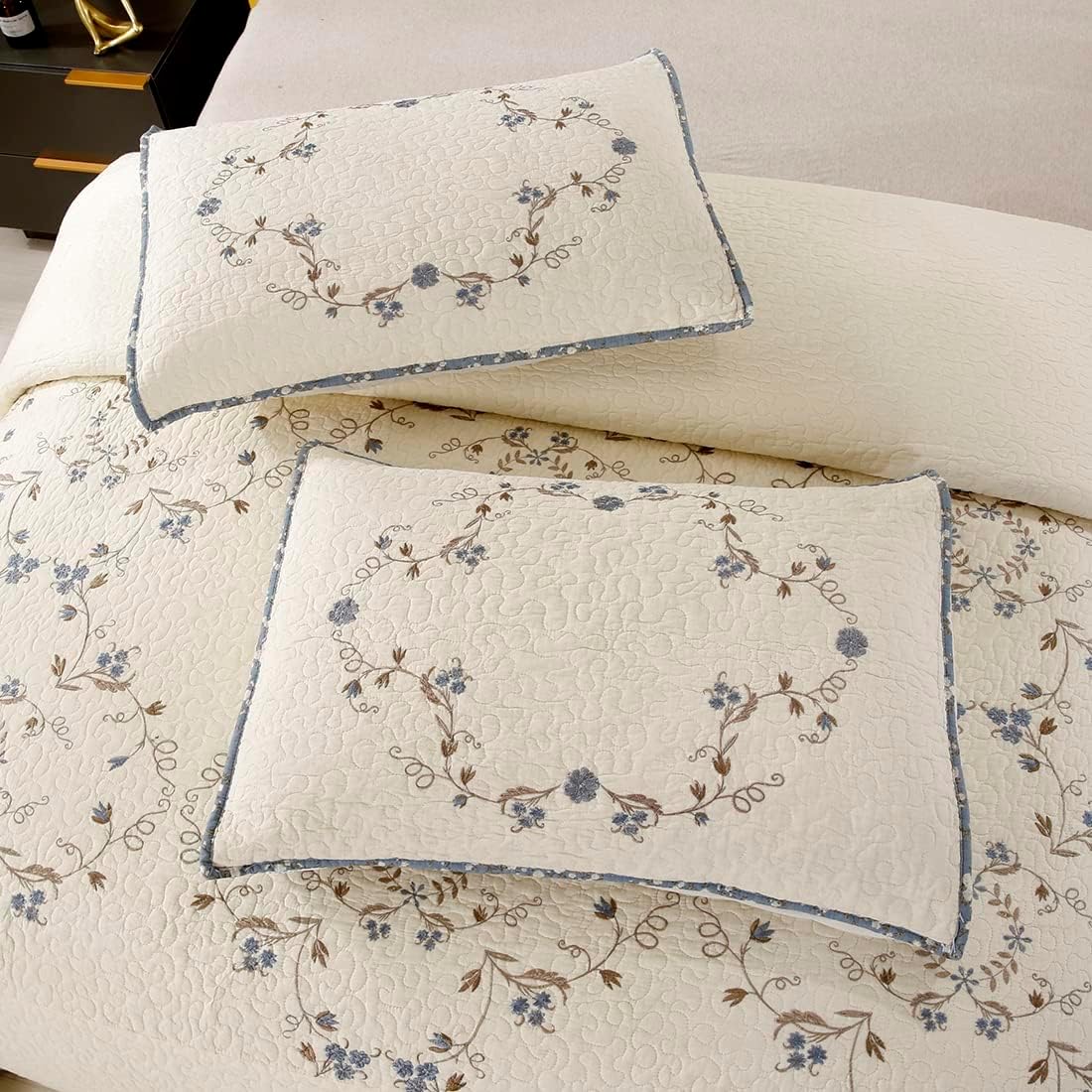 vctops 3-Piece 100% Cotton Bedspread Coverlet Set King Size Elegant Floral Embroidered Reversible Patchwork 1 Quilt and 2 Pillow Shams (Flower B,King)