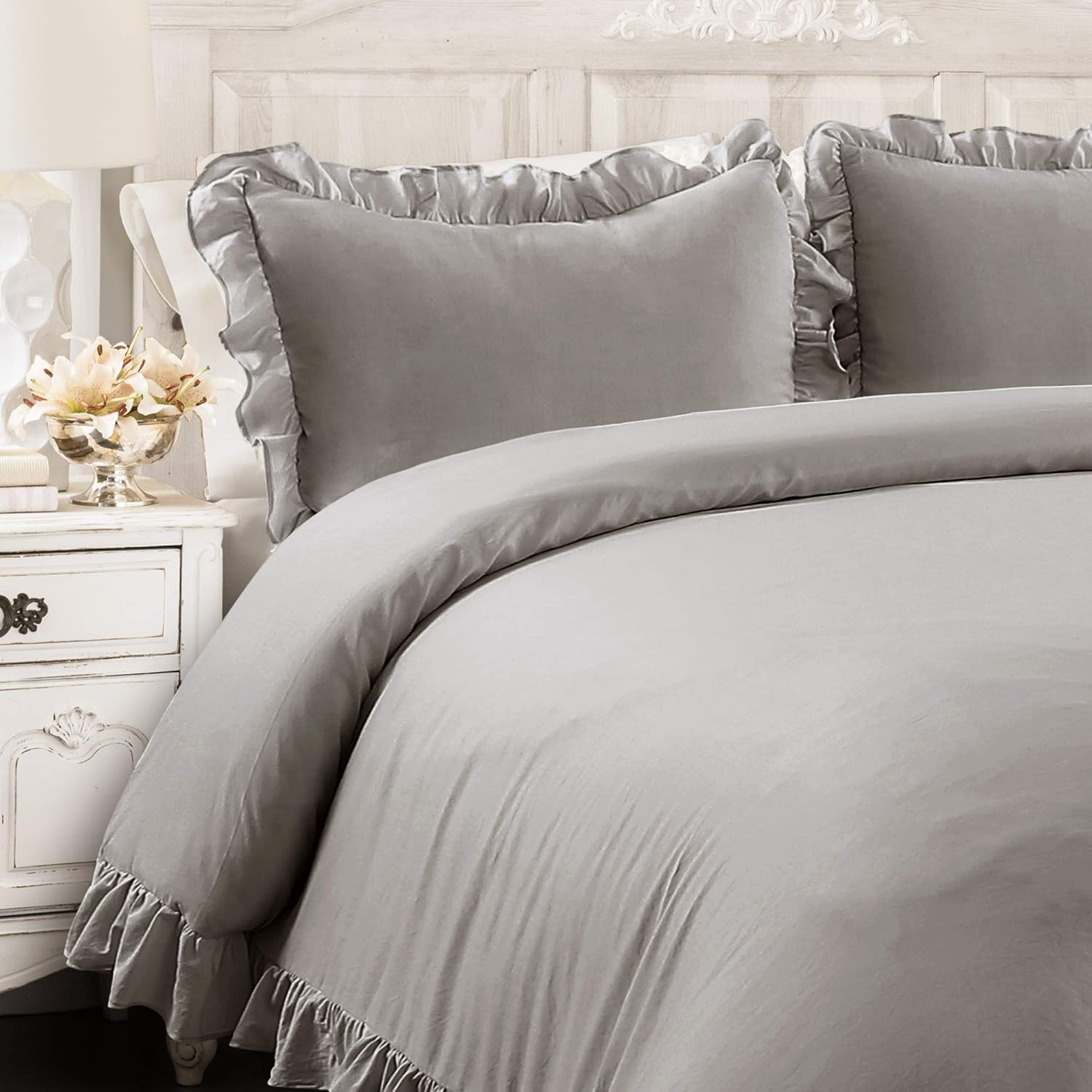 Lush Decor Reyna Ruffle Comforter Set - 3 Piece Cozy Ruffled Bedding Set - Timeless Elegance and Comfort for Dorm Room - Full/ Queen, Gray