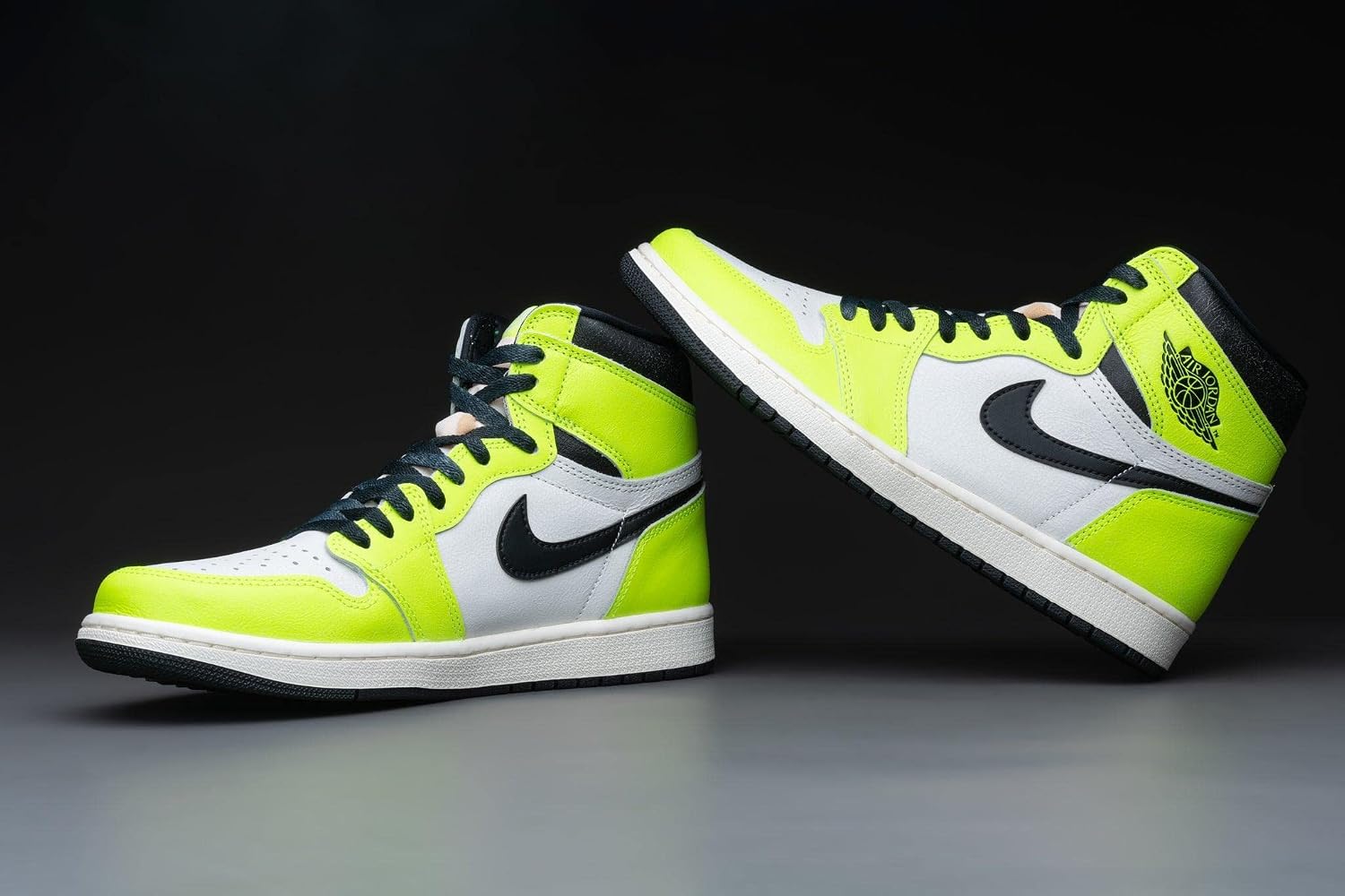 Nike Men's Air Jordan 1 Mid Basketball Shoes