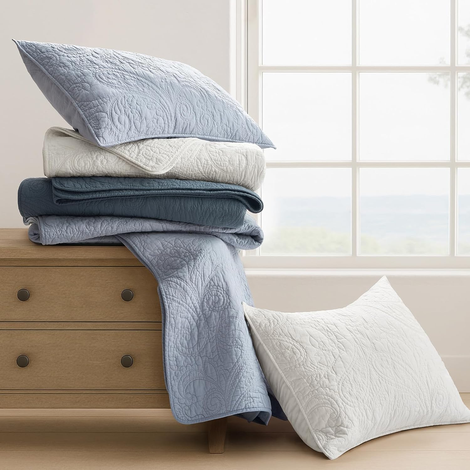 EVERGRACE 100% Cotton Paisley Quilt Set, King Size 3 Piece Set – Prewashed Lightweight Bedspread with 2 Shams, Soft & Breathable Matelasse-Style Quilted Coverlet for All-Season Comfort, Bright White