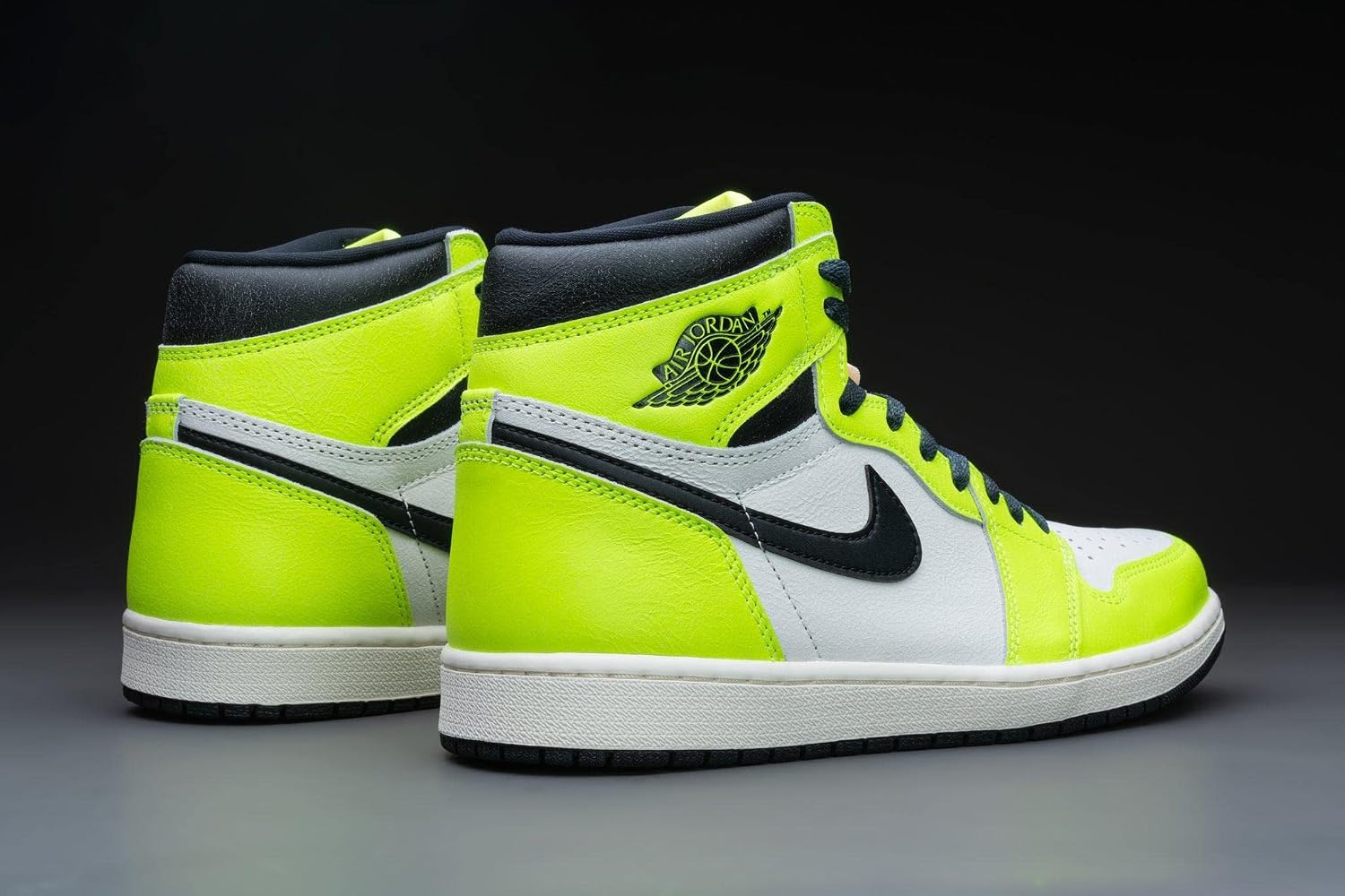Nike Men's Air Jordan 1 Mid Basketball Shoes