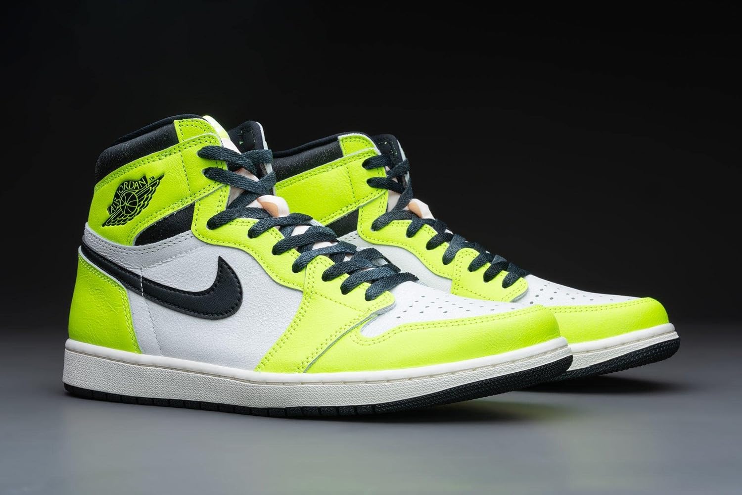 Nike Men's Air Jordan 1 Mid Basketball Shoes