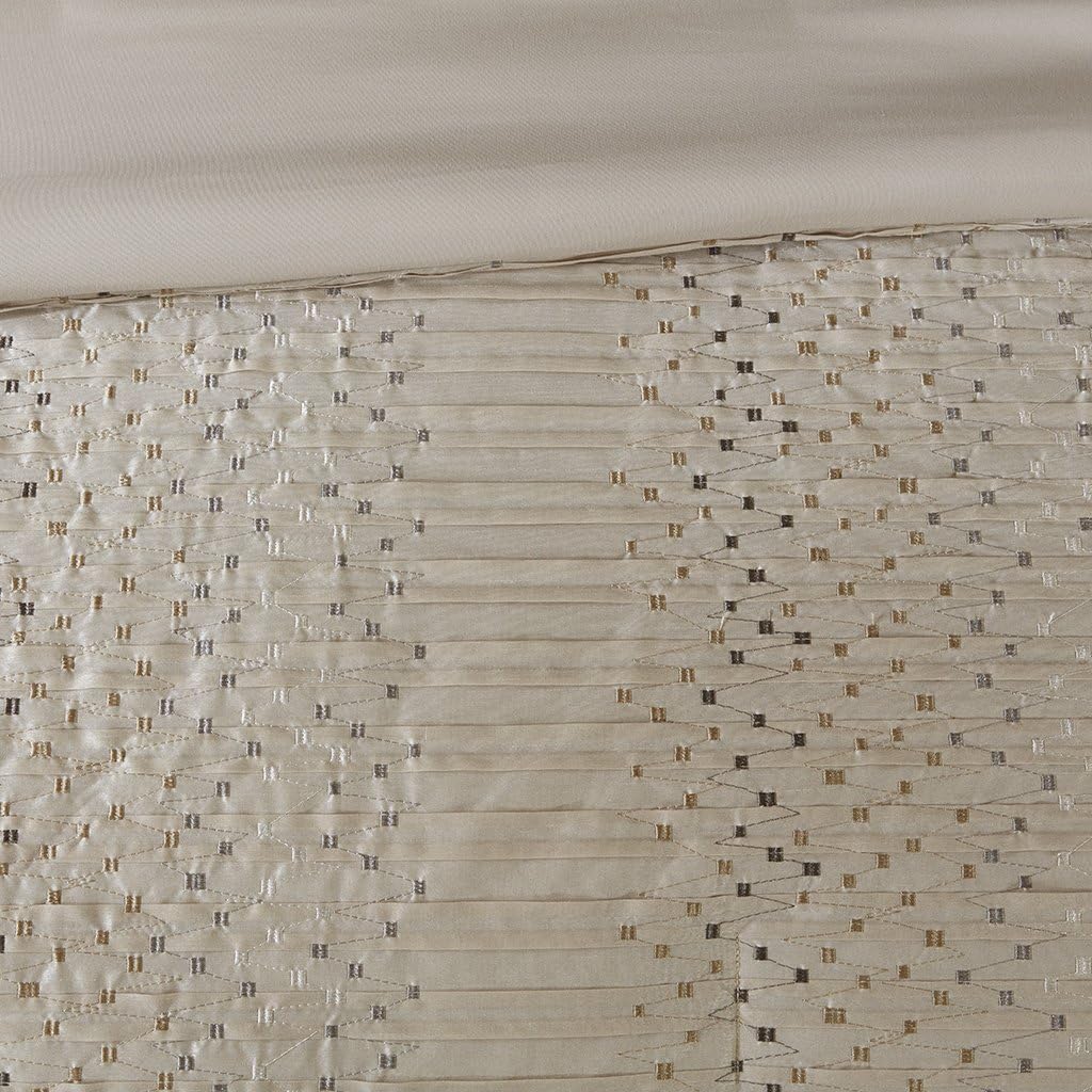 Madison Park Camelia Cozy Comforter Set-Trendy Design All Season Down Alternative Luxury Bedding with Matching Shams, Decorative Pillows, Queen (90 in x 90 in), Natural 8 Piece