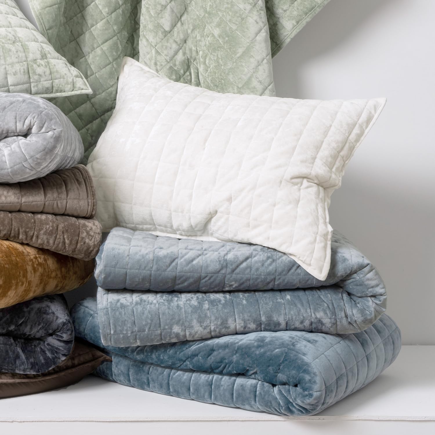 RECYCO Luxury Velvet Quilt Set, California King 118'' x 106'' Oversized Bedspread, Ultra Soft Velvet Comforter, Lightweight Box Stitch Bedding Sets for All Season, with 2 Shams, Blue Linen