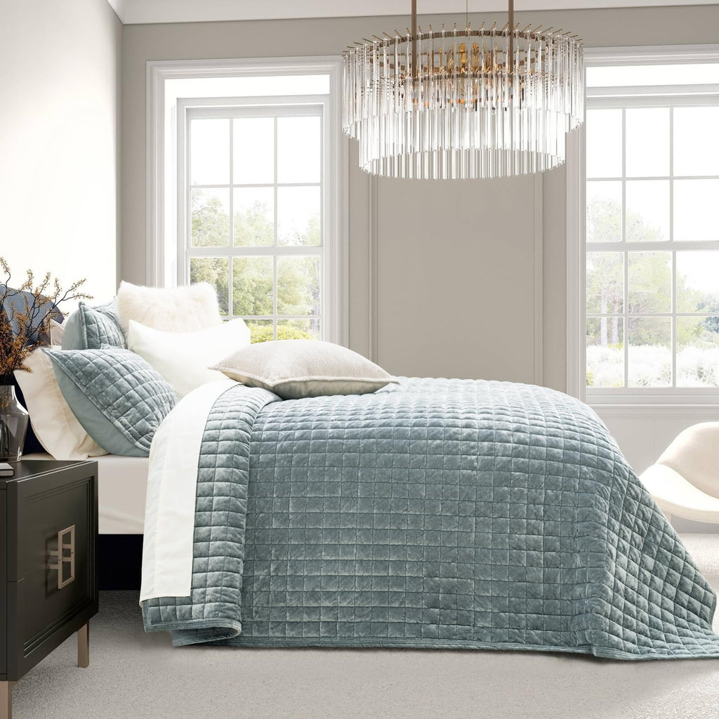 RECYCO Luxury Velvet Quilt Set, California King 118'' x 106'' Oversized Bedspread, Ultra Soft Velvet Comforter, Lightweight Box Stitch Bedding Sets for All Season, with 2 Shams, Blue Linen