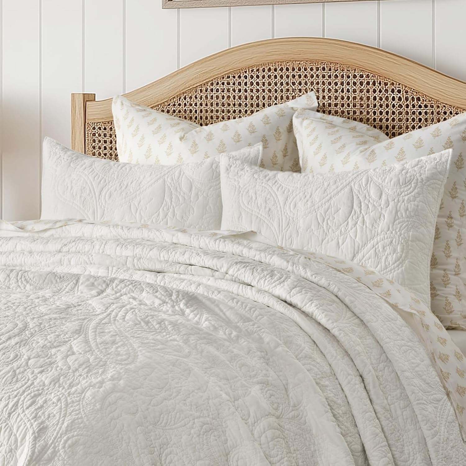 EVERGRACE 100% Cotton Paisley Quilt Set, Oversized King 3 Piece Set – Prewashed Lightweight Bedspread with 2 Shams, Soft & Breathable Matelasse-Style Quilted Coverlet, Bright White