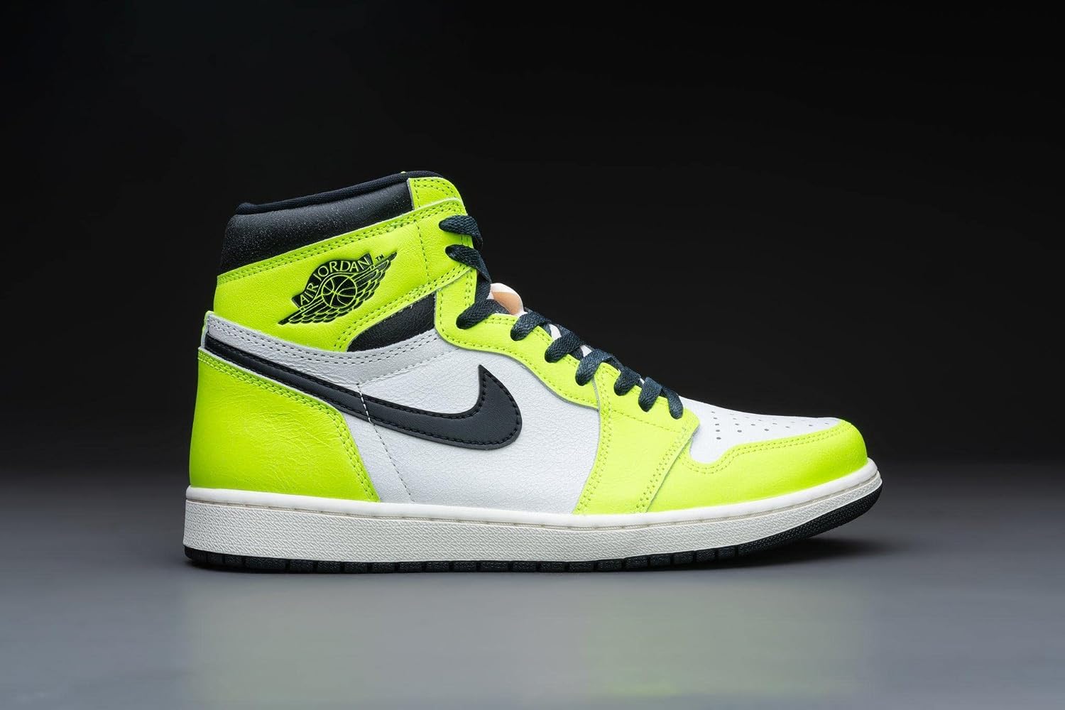 Nike Men's Air Jordan 1 Mid Basketball Shoes