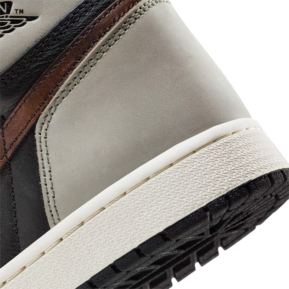 Nike Men's Air Jordan 1 Mid Basketball Shoes