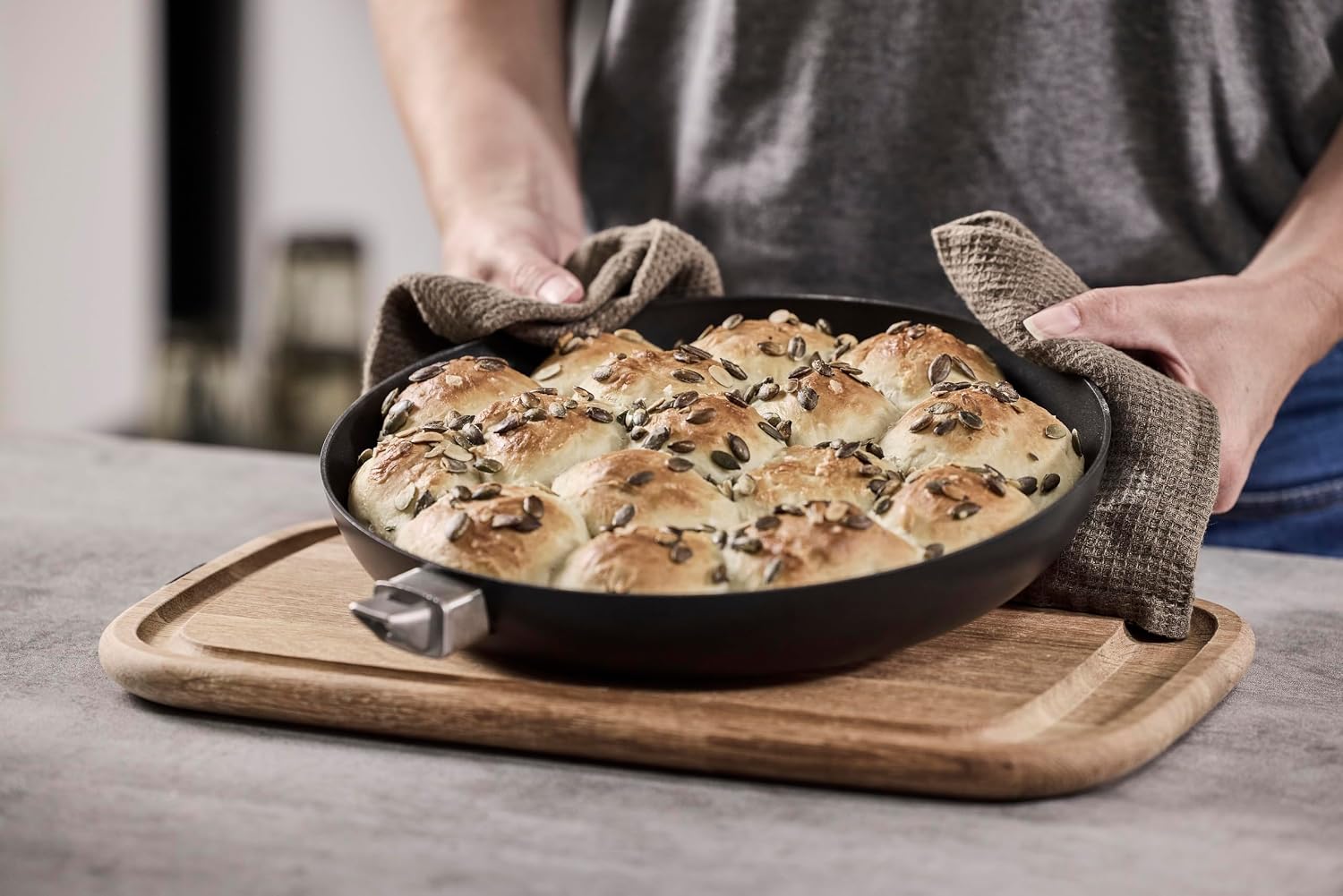 Scanpan URBAN 3 QT 11 Inch Saute Pan - Detachable Handle Saves Space, Compatible with Gas and Electric Stovetops, Metal Utensil Safe, Oven Safe to 500°F, Dishwasher Safe