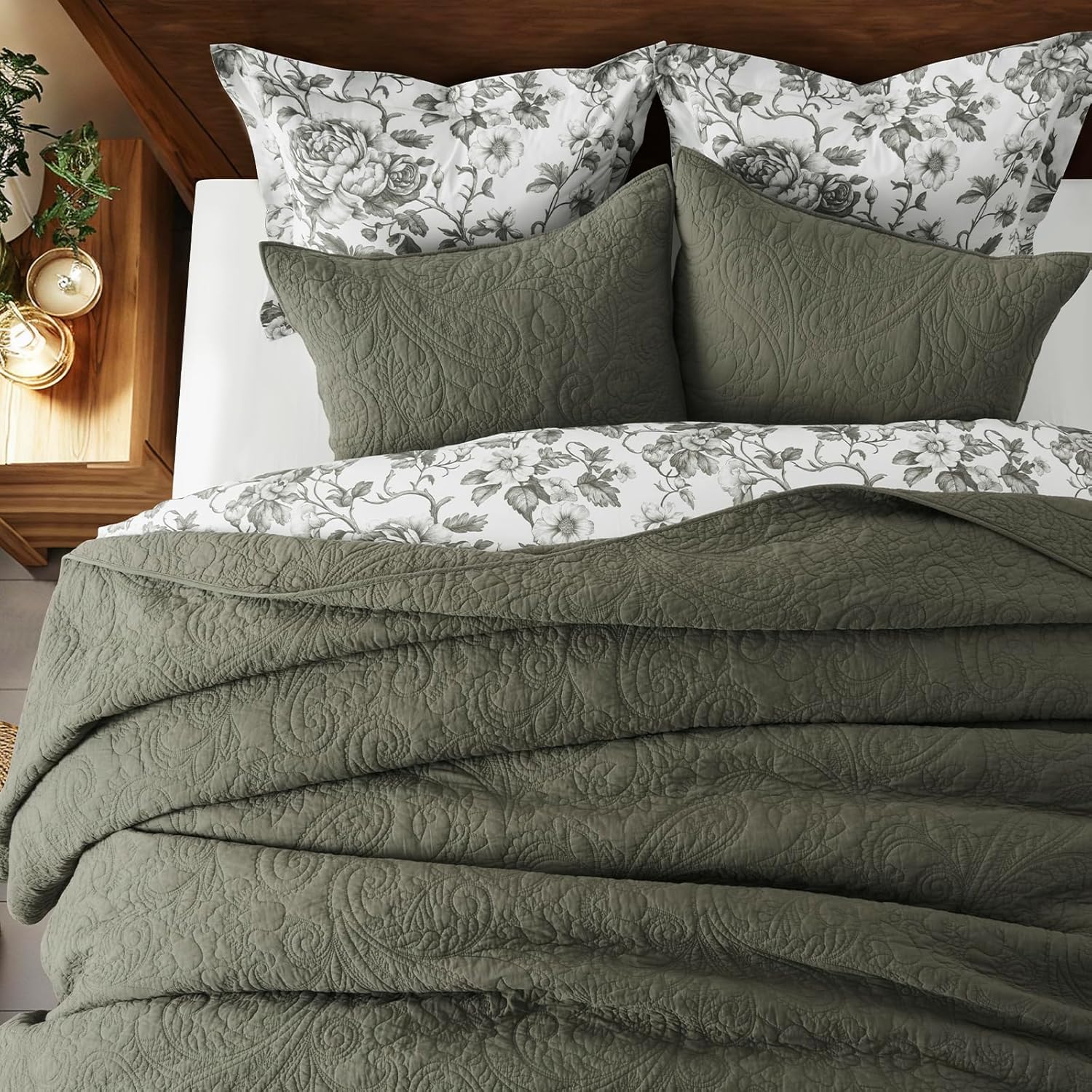 EVERGRACE 100% Cotton Paisley Quilt Set, King Size 3 Piece Set – Prewashed Lightweight Bedspread with 2 Shams, Soft & Breathable Matelasse-Style Quilted Coverlet, Olive Green