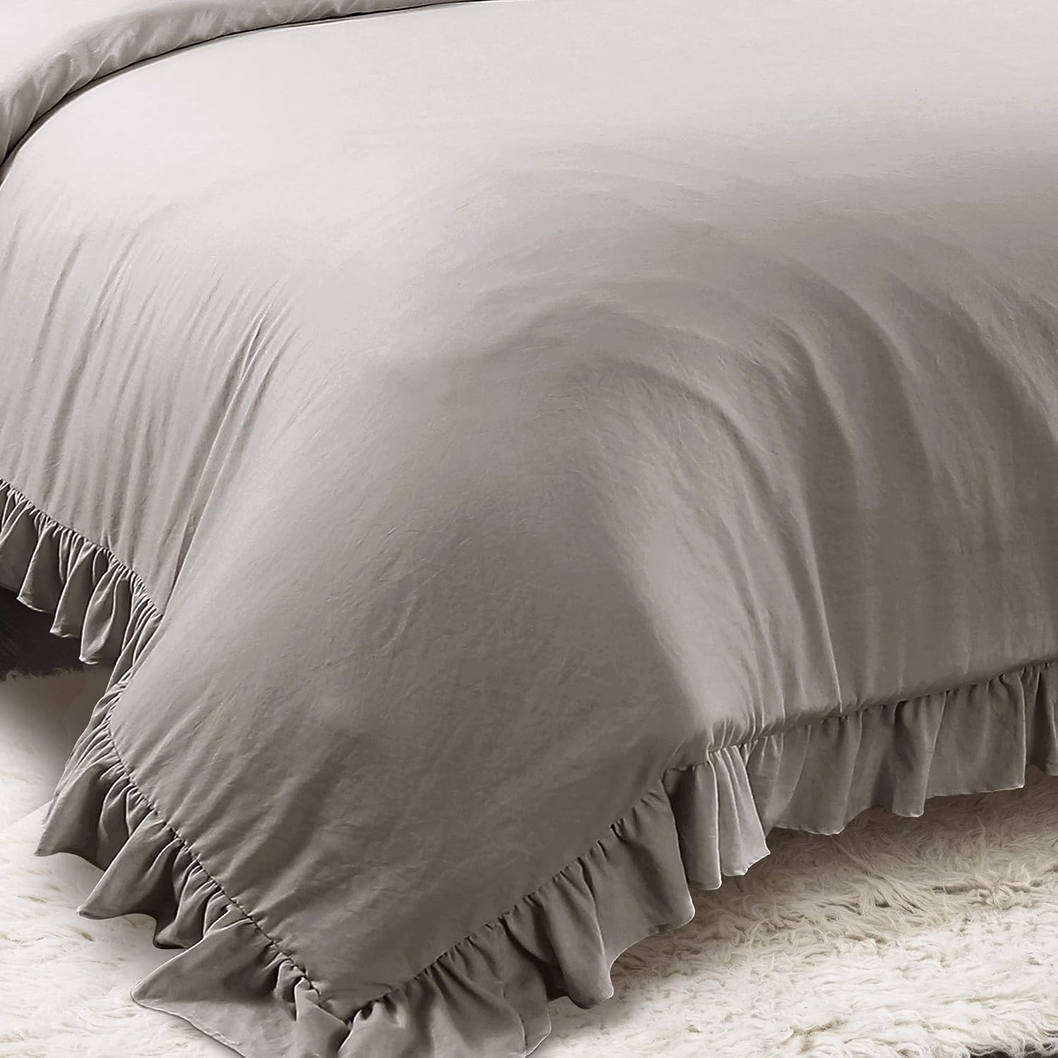 Lush Decor Reyna Ruffle Comforter Set - 3 Piece Cozy Ruffled Bedding Set - Timeless Elegance and Comfort for Bedroom - King, Gray