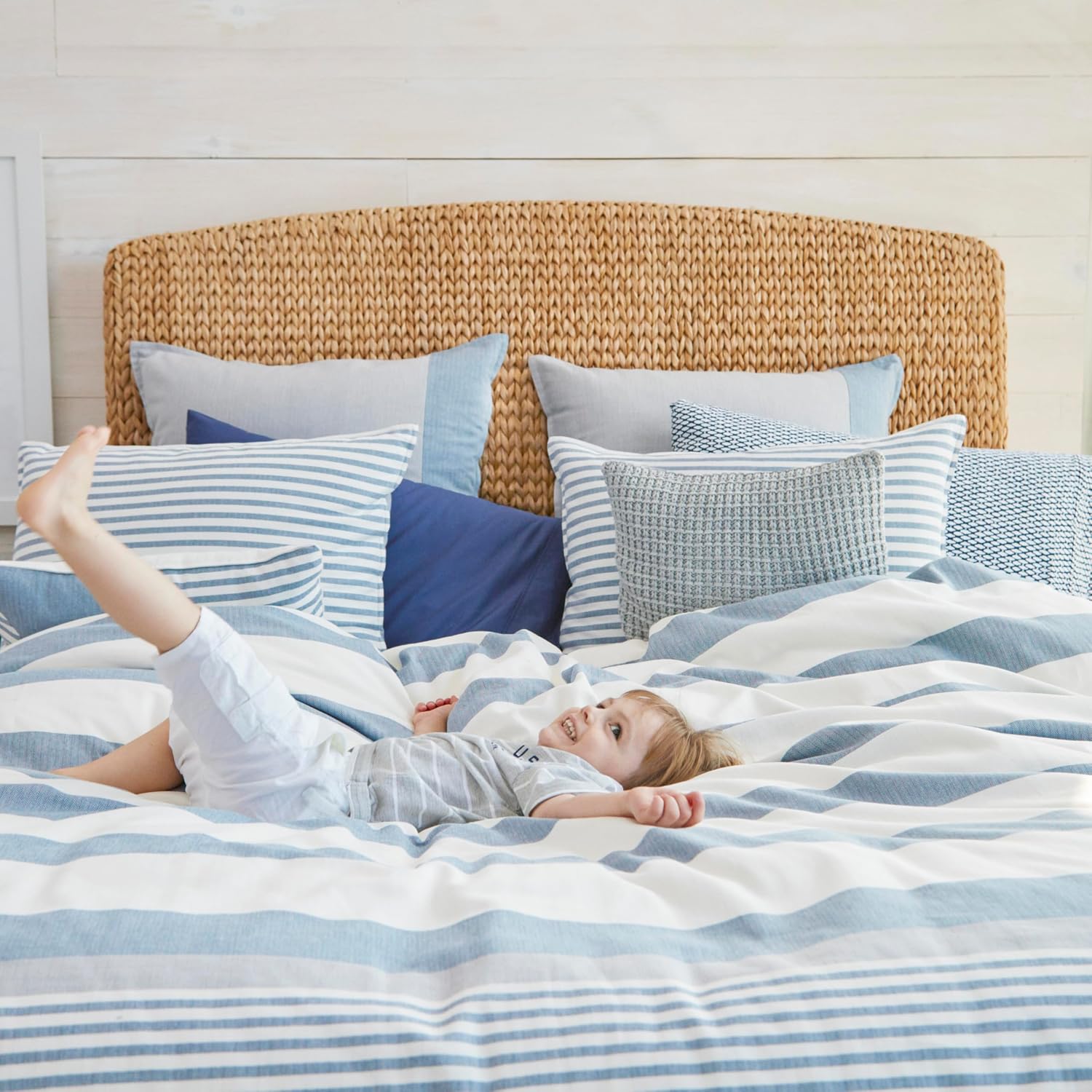 Nautica - Queen Comforter Set, Soft & Breathable Cotton Bedding with Medium Weight Feel, Reversible 3 Piece Bed Set with Matching Pillowcases (Fairwater Blue)