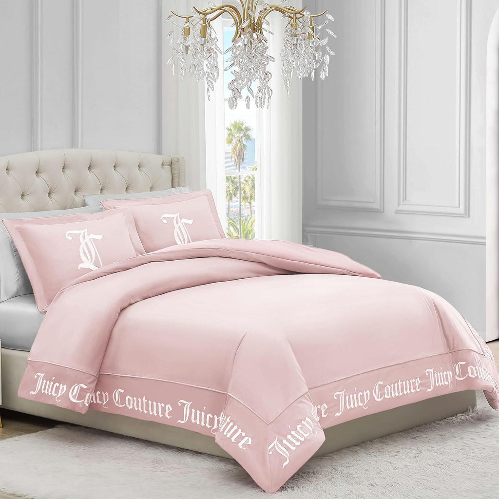 Juicy Couture - Comforter Set - Gothic Design Bedding - Full/Queen - 3 Piece Set Includes (1) 90' x 92' Comforter and (2) 20' x 26' Shams - Wrinkle Resistant - Premium Bedroom Decor - Marshmallow Pink