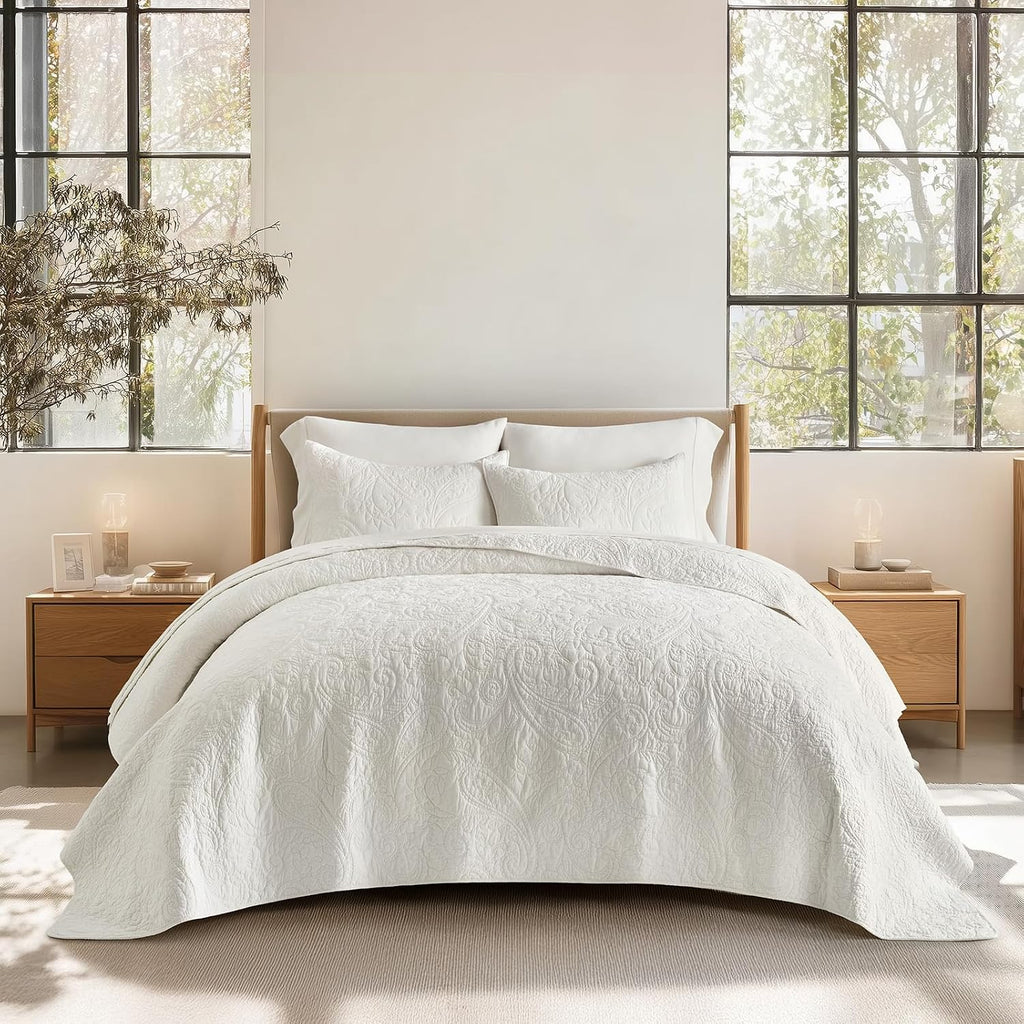 EVERGRACE 100% Cotton Paisley Quilt Set, Oversized King 3 Piece Set – Prewashed Lightweight Bedspread with 2 Shams, Soft & Breathable Matelasse-Style Quilted Coverlet, Bright White