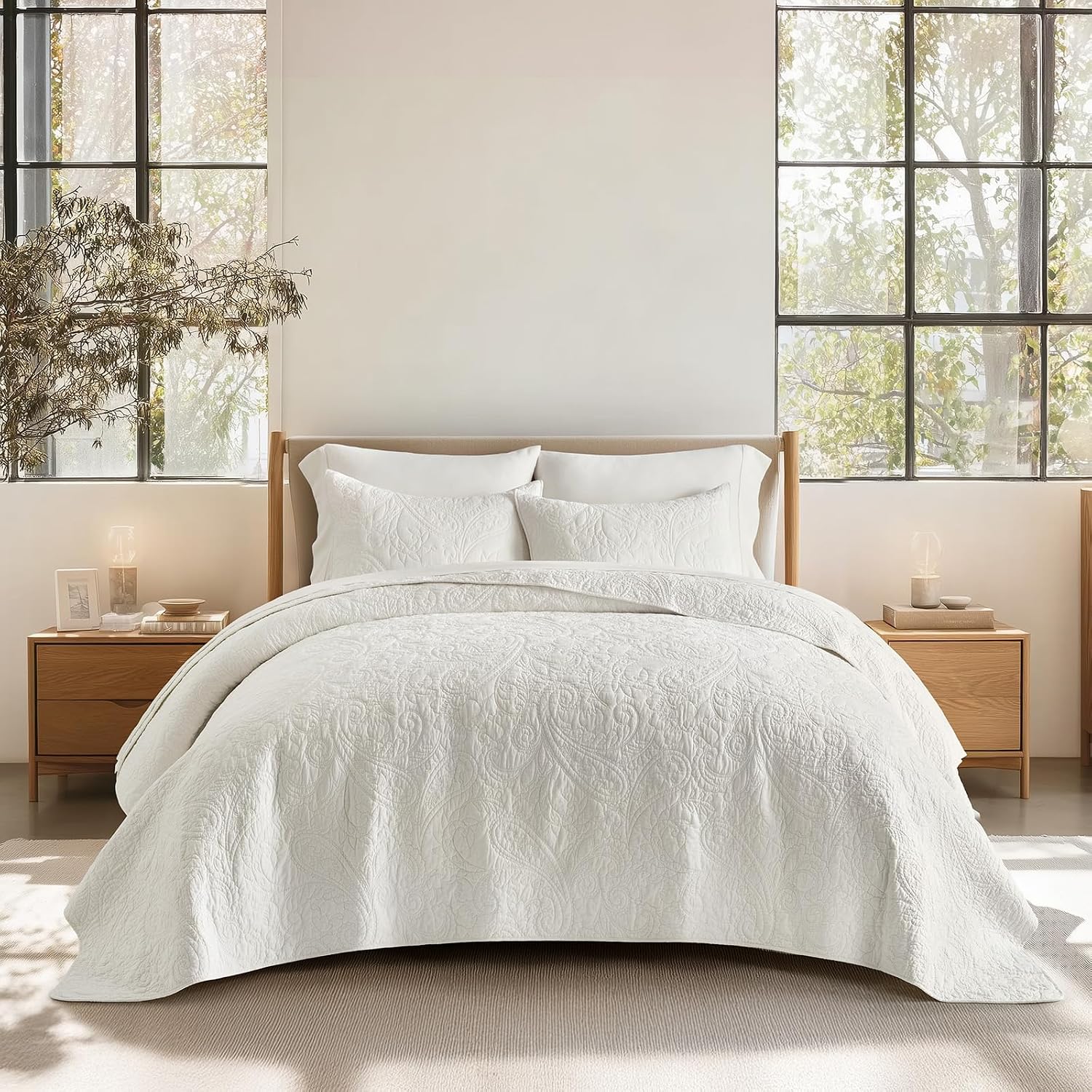 EVERGRACE 100% Cotton Paisley Quilt Set, Oversized King 3 Piece Set – Prewashed Lightweight Bedspread with 2 Shams, Soft & Breathable Matelasse-Style Quilted Coverlet, Bright White
