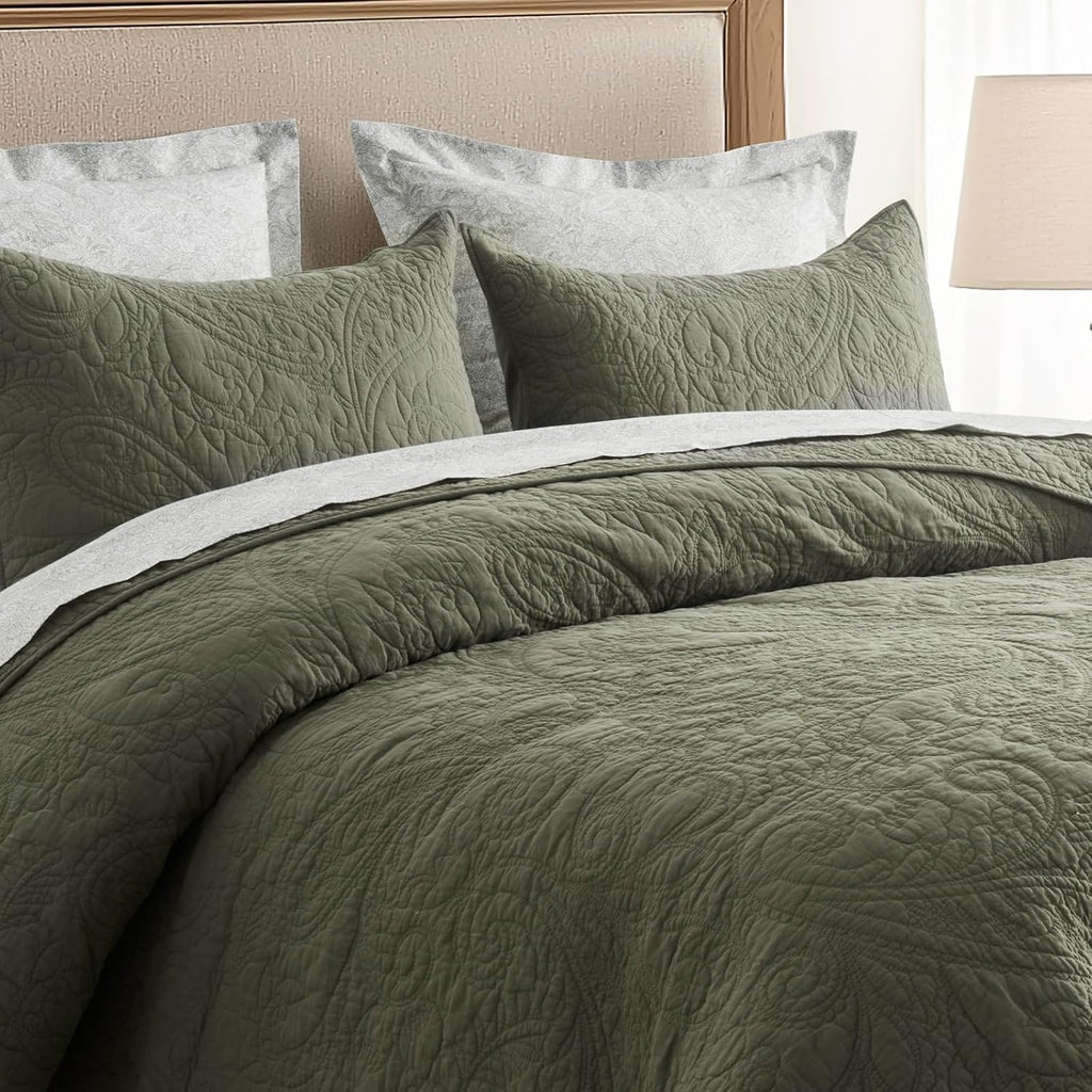 EVERGRACE 100% Cotton Paisley Quilt Set, King Size 3 Piece Set – Prewashed Lightweight Bedspread with 2 Shams, Soft & Breathable Matelasse-Style Quilted Coverlet, Olive Green