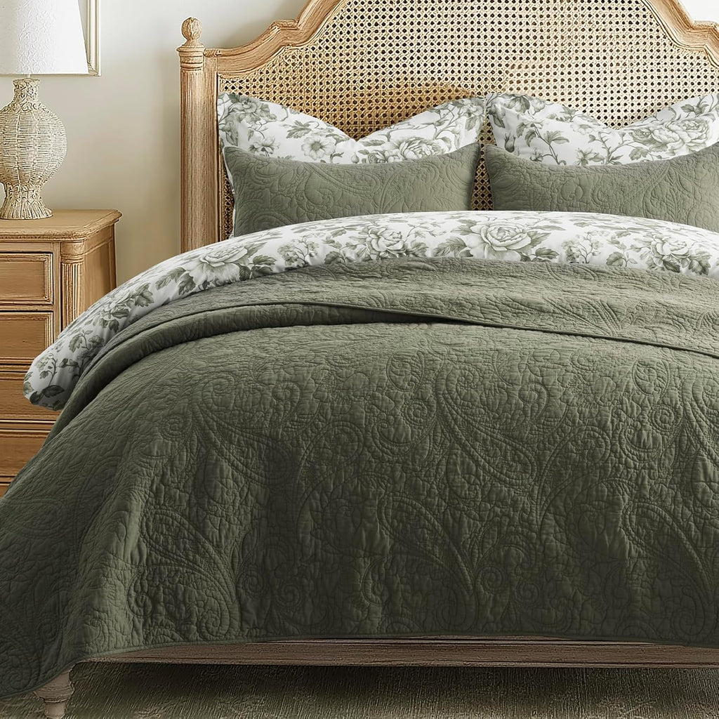 EVERGRACE 100% Cotton Paisley Quilt Set, King Size 3 Piece Set – Prewashed Lightweight Bedspread with 2 Shams, Soft & Breathable Matelasse-Style Quilted Coverlet, Olive Green