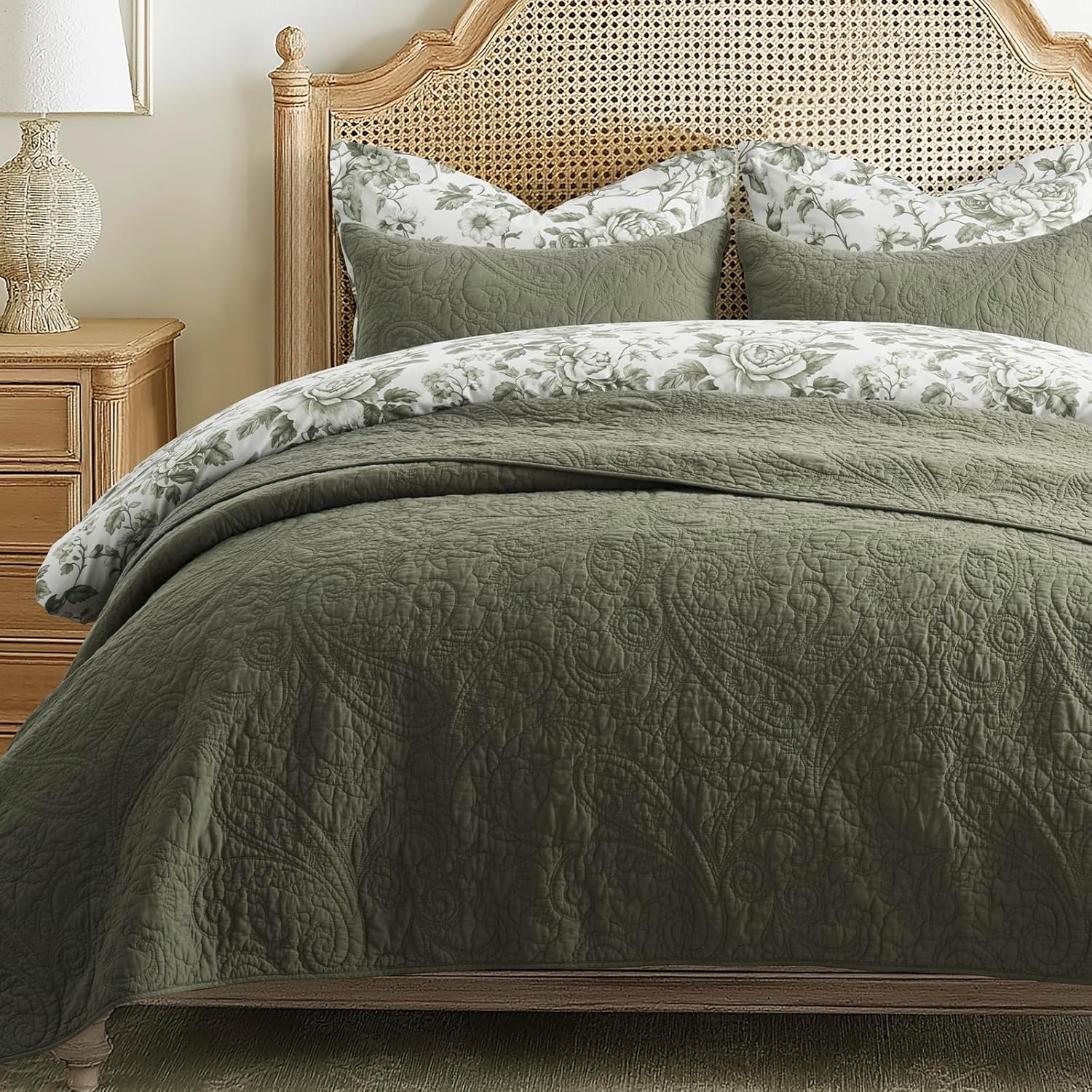EVERGRACE 100% Cotton Paisley Quilt Set, King Size 3 Piece Set – Prewashed Lightweight Bedspread with 2 Shams, Soft & Breathable Matelasse-Style Quilted Coverlet, Olive Green