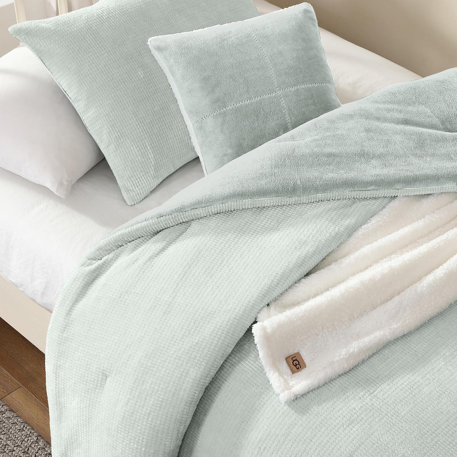 UGG Remina Twin Comforter Set 4 Piece Bed in a Bag with Throw Blanket, Decorative Pillow, Sham, and Reversible Comforter Hypoallergenic Washable Dorm Bedding, Twin XL, Blue-Green Clear Creek