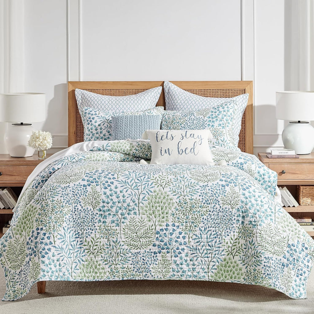 Levtex Home English Forest Green Reversible King/Cal King Quilt Set (106x92in) and 2 Pillow Shams (36x20in) - Bedding - Blue, Green - Cotton King Size Quilt Bedding Set - Lightweight Soft Pre-Washed
