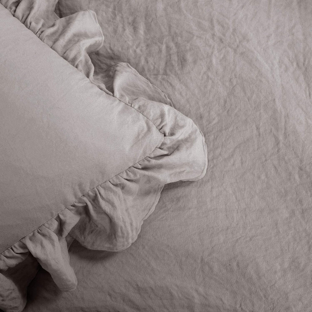 Lush Decor Reyna Ruffle Comforter Set - 3 Piece Cozy Ruffled Bedding Set - Timeless Elegance and Comfort for Dorm Room - Full/ Queen, Gray