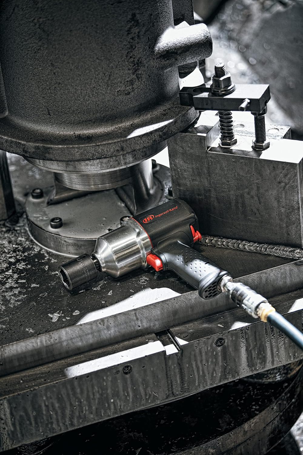 Ingersoll Rand 2135QXPA 1/2' Air Impact Wrench, Quiet, 1,100 ft-lbs Nut-Busting Torque