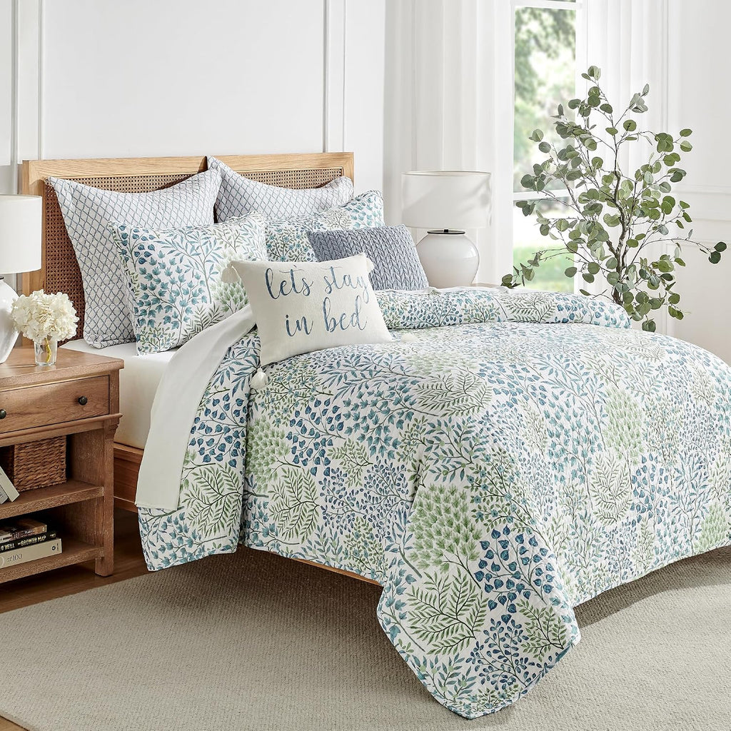 Levtex Home English Forest Green Reversible King/Cal King Quilt Set (106x92in) and 2 Pillow Shams (36x20in) - Bedding - Blue, Green - Cotton King Size Quilt Bedding Set - Lightweight Soft Pre-Washed