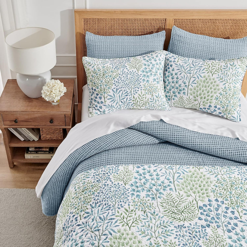 Levtex Home English Forest Green Reversible King/Cal King Quilt Set (106x92in) and 2 Pillow Shams (36x20in) - Bedding - Blue, Green - Cotton King Size Quilt Bedding Set - Lightweight Soft Pre-Washed